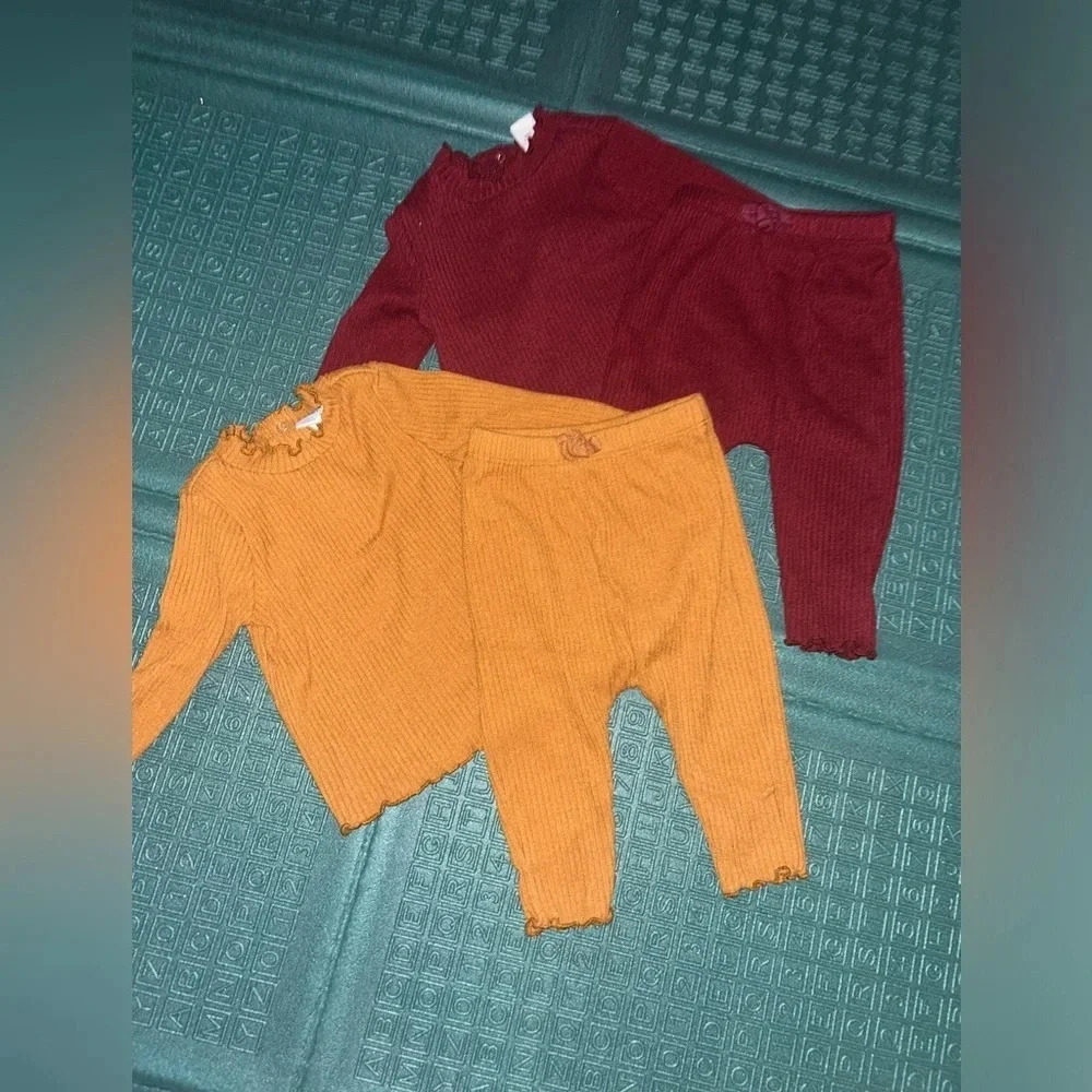 Old Navy 2 Matching Sets Size 6-12 Months